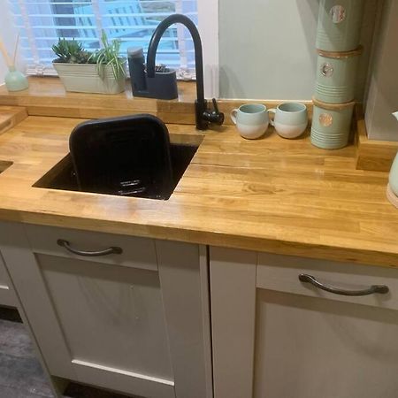Quaint 1 Bedroom Cottage In Pudsey, Leeds Exterior foto